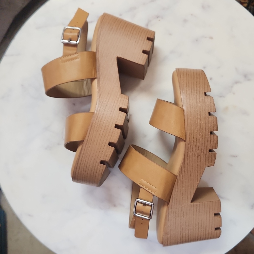 Bamboo tan platform sandals
